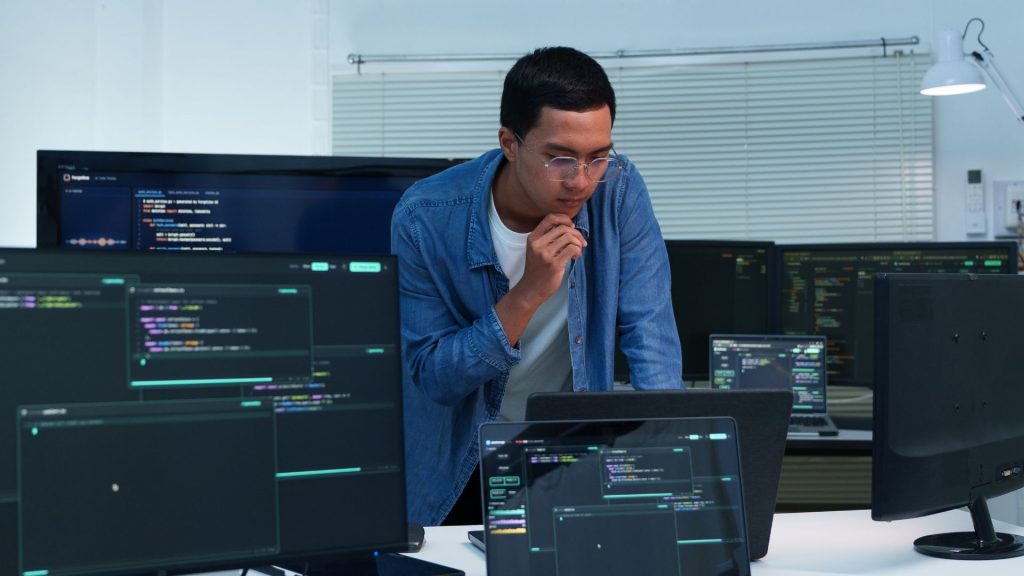 l'utilisation de l'IA dans le code d'un logiciel risque aussi d'entrainer une dette technique et dans ce cas, il faut maîtriser le code généré.